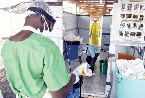 «إيبولا» قد يكلف إفريقيا خسائر تتجاوز 32 مليار دولار