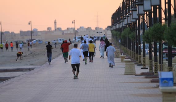 الهزاع : ممارسة الرياضة لنصف ساعة يوميا يعزز صحة البدن