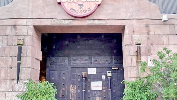 مطاعم جدة تفتح أبوابها .. وتتحدى قرار « الأمانة»
بإغلاقها