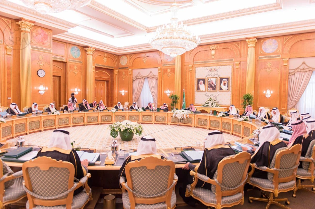 السعودية تعتمد إنفاق 860 مليار ريال في موازنة 2015.. وتتوقع عجزا بواقع 145 مليار ريال