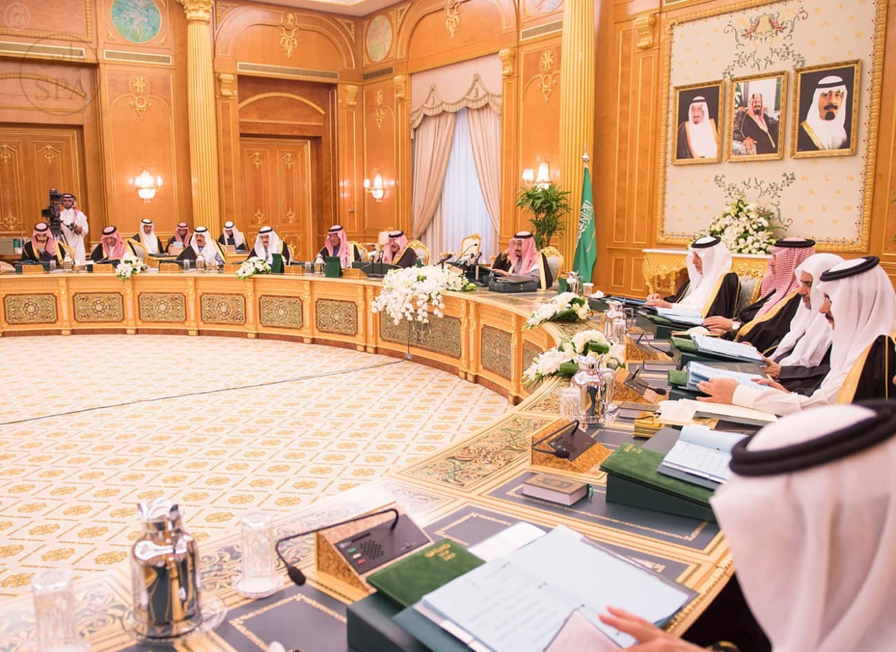 السعودية تعتمد إنفاق 860 مليار ريال في موازنة 2015.. وتتوقع عجزا بواقع 145 مليار ريال