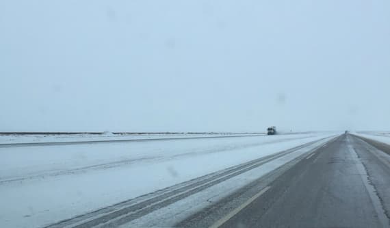 أمن الطرق يغلق طريق الشمال الدولي لتراكم "الثلوج"