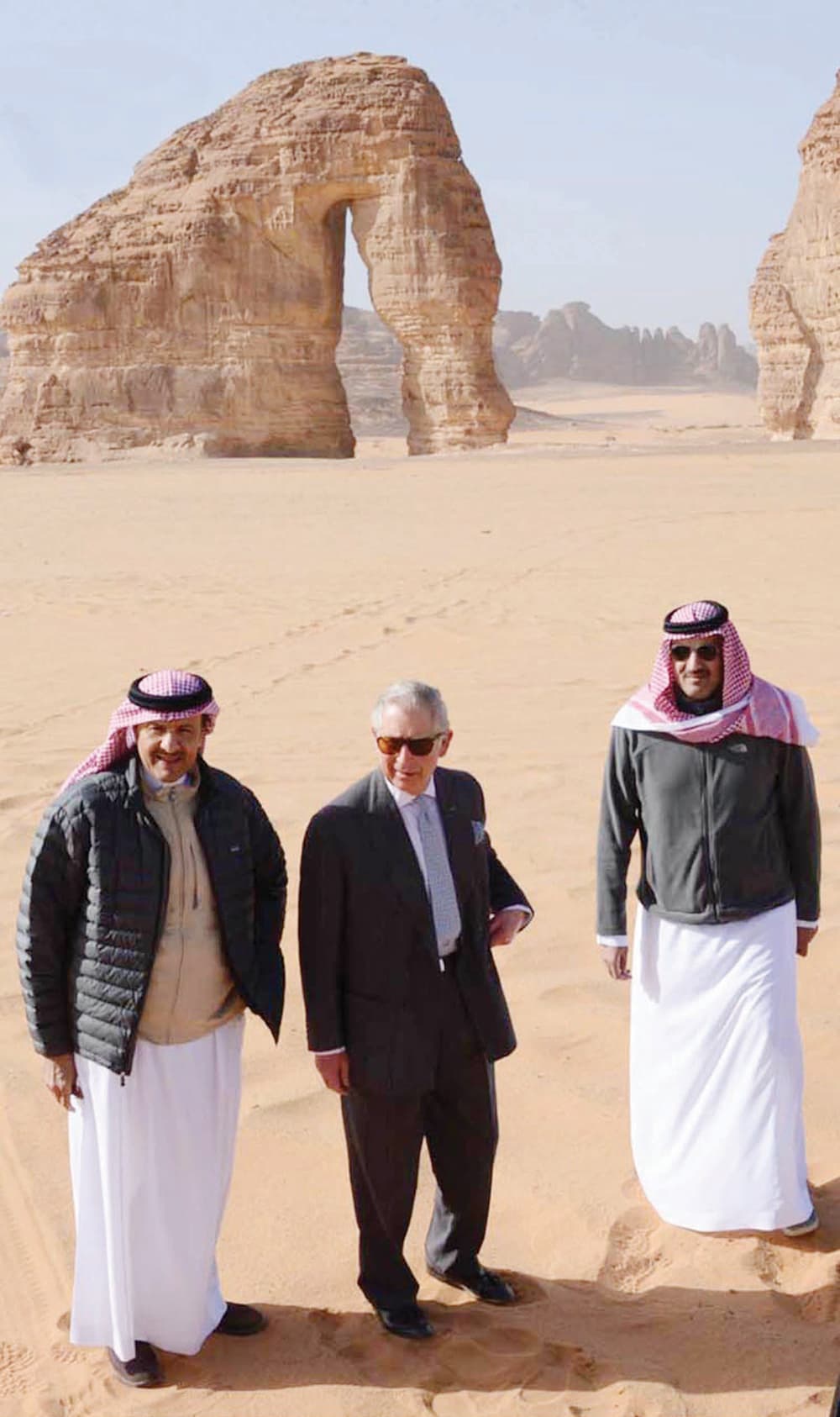 ولي عهد بريطانيا يختتم زيارته للسعودية بزيارة مواقع تاريخية في العلا