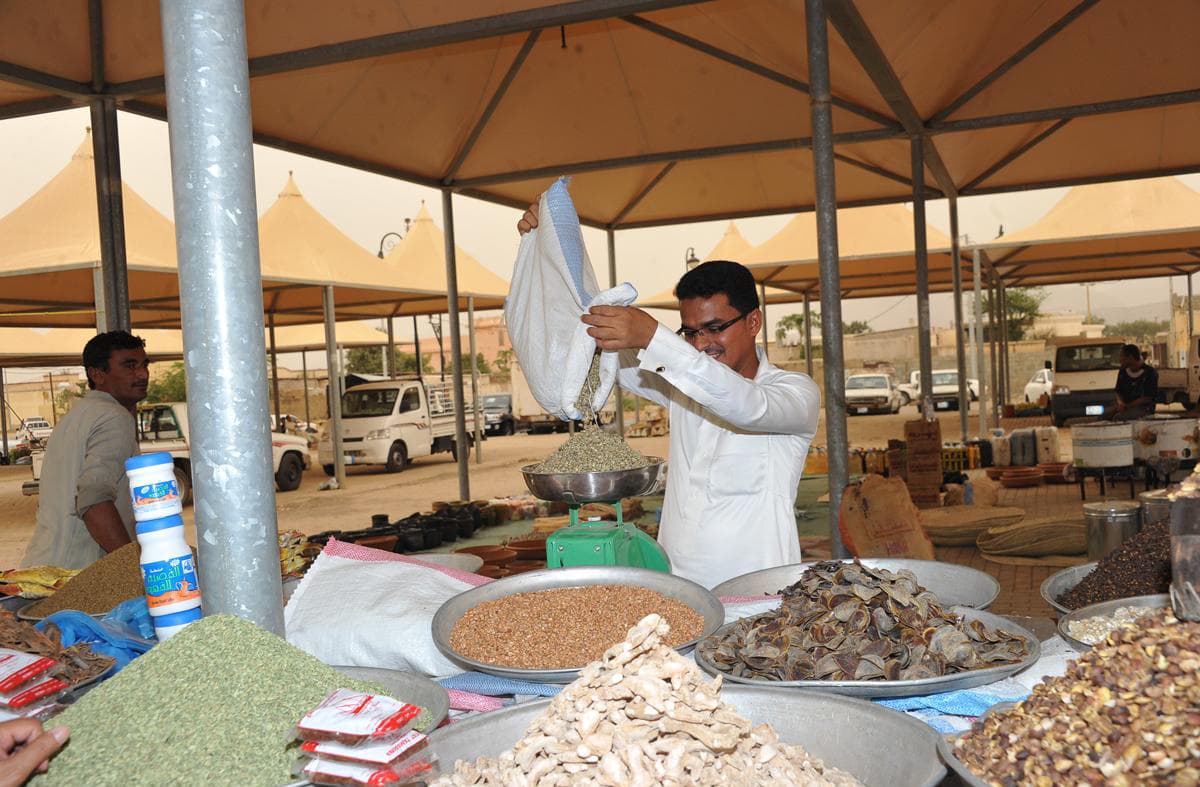 "الخوبة" تنشط بحركة التجارة في جازان