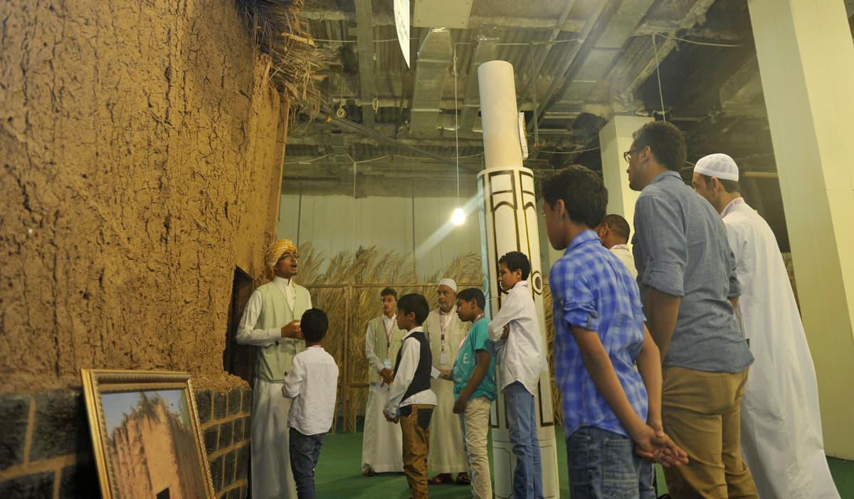 معرض "رحلة النور" يحاكي حياة رسول الله من مولده إلى وفاته