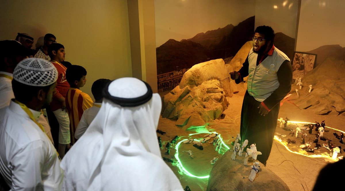 معرض "رحلة النور" يحاكي حياة رسول الله من مولده إلى وفاته