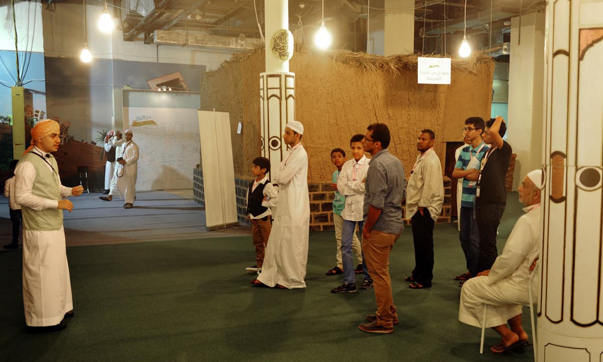 معرض "رحلة النور" يحاكي حياة رسول الله من مولده إلى وفاته