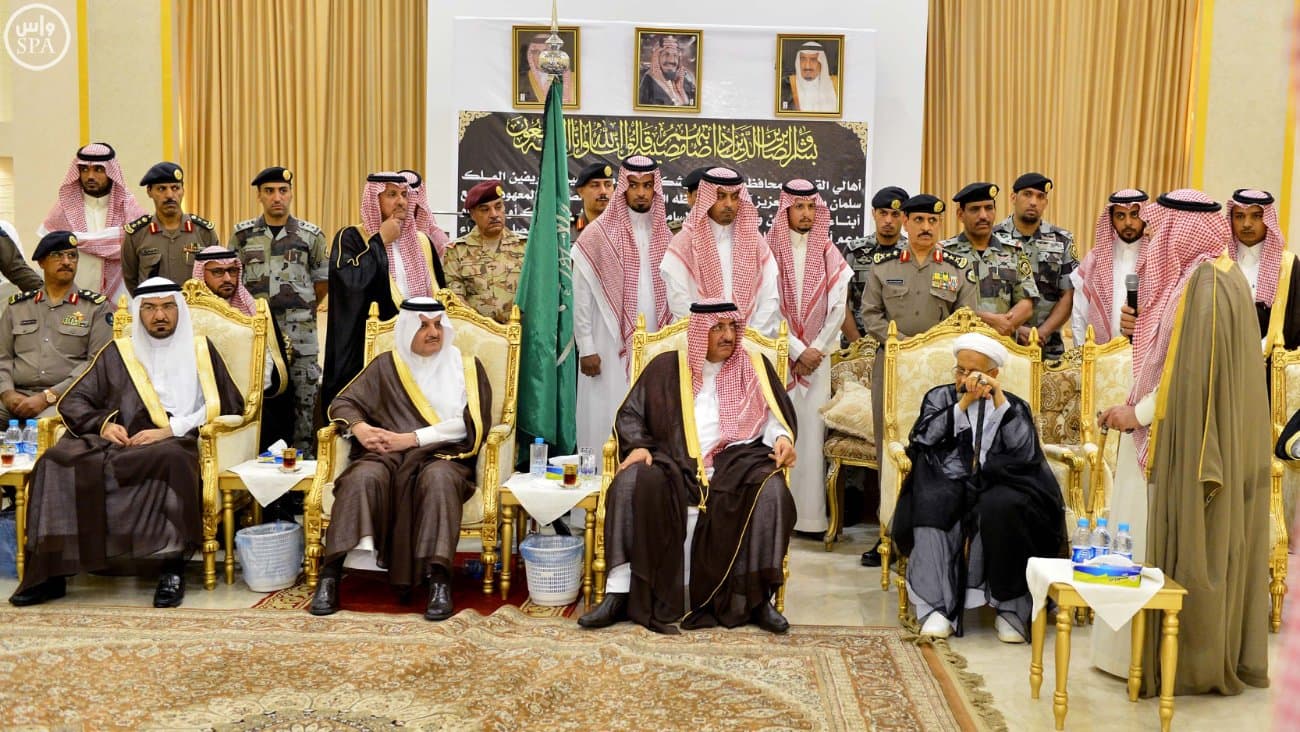 ولي العهد ينقل تعازي الملك سلمان لأسر وذوي ضحايا تفجير القديح