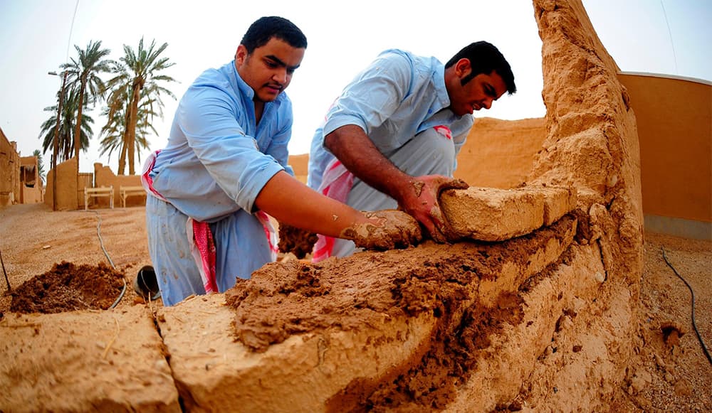 مركز التراث العمراني ينظم برامج تدريبة صيفية لطلاب الجامعات عن البناء بالمواد المحلية التقليدية