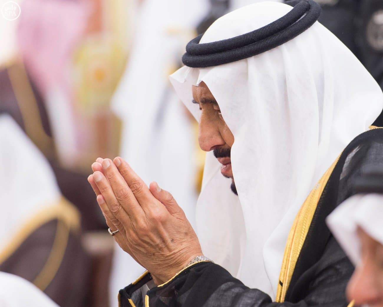 الملك يصل إلى المدينة المنورة ويزور المسجد النبوي