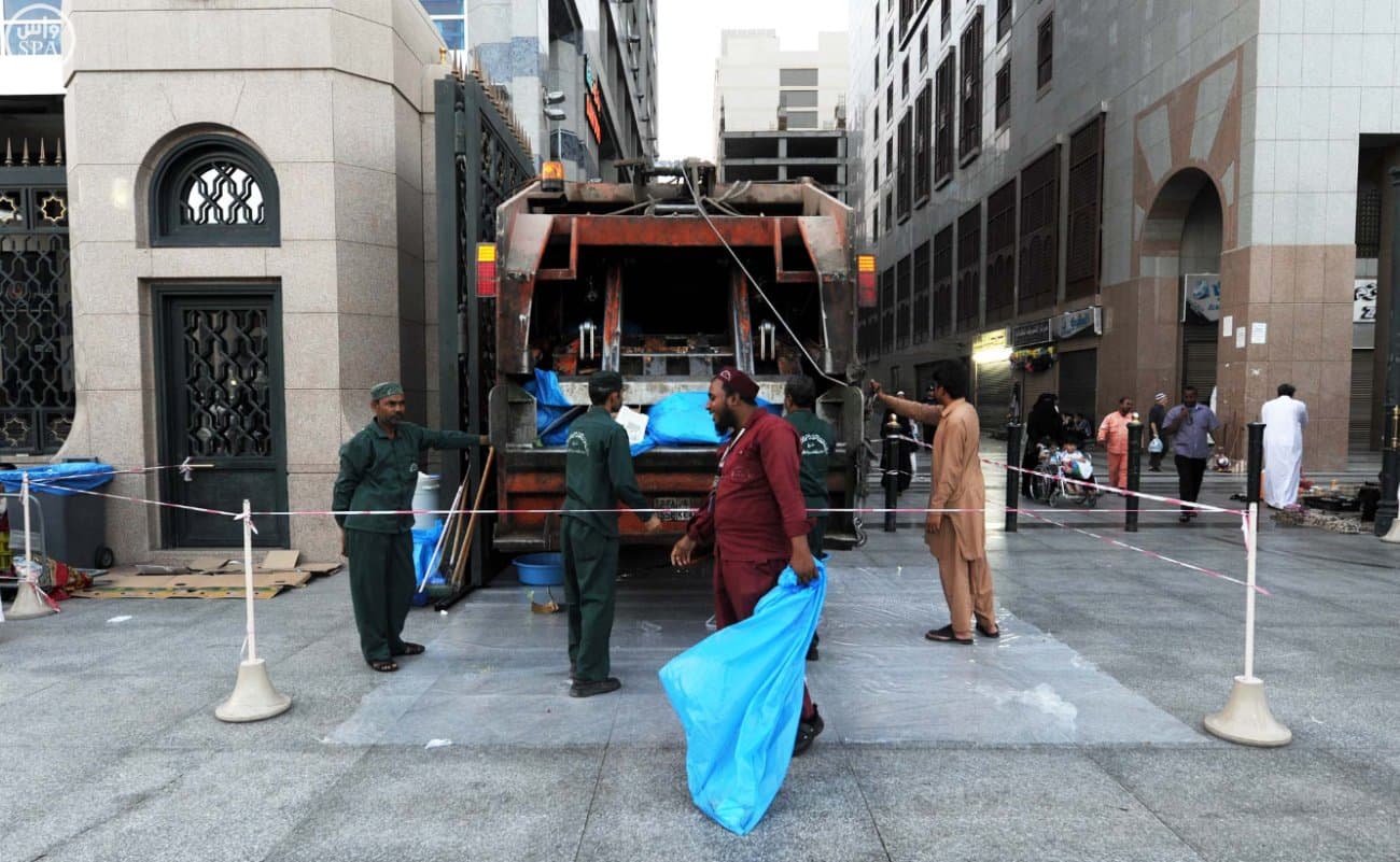 قصة مصورة: الجهات الحكومية في المدينة المنورة تكثف نشاطها لتقديم الخدمات لزوار المسجد النبوي
