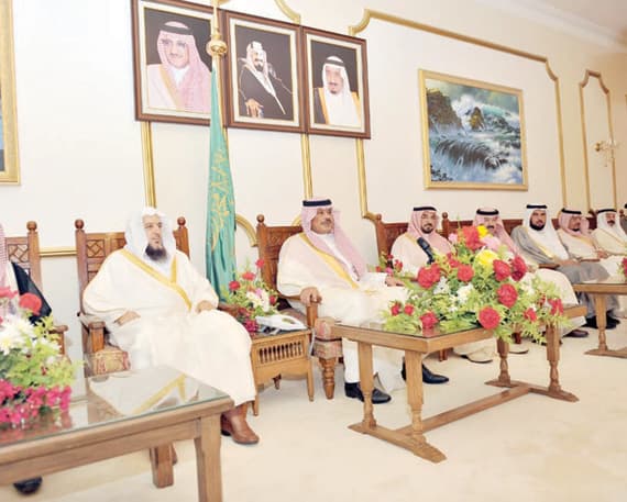 أمراء المناطق يستقبلون المهنئين بعيد الفطر المبارك .. ويرفعون التبريكات لخادم الحرمين