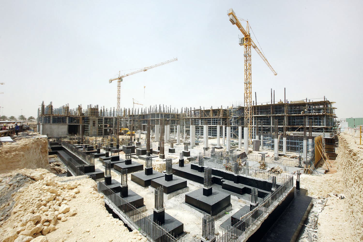 تقاسمت منطقتا الرياض والشرقية على العدد الأعلى من إصابة الموظفين أثناء تأدية أعمالهم.