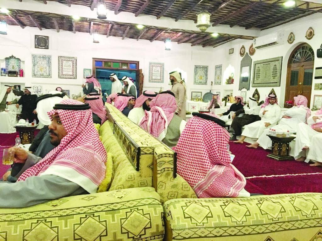 أمير «الشرقية» والمشايخ ورجال الأعمال يقدمون العزاء لأسرة المدالله في وفاة والدهم