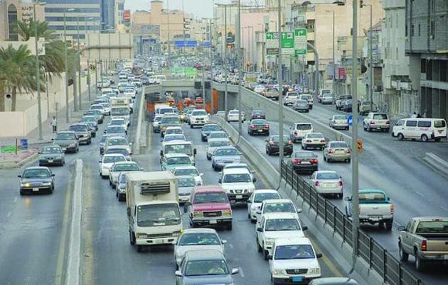 "الضمان" يدرس إسقاط مستفيدين يملكون أكثر من مركبة خاصة