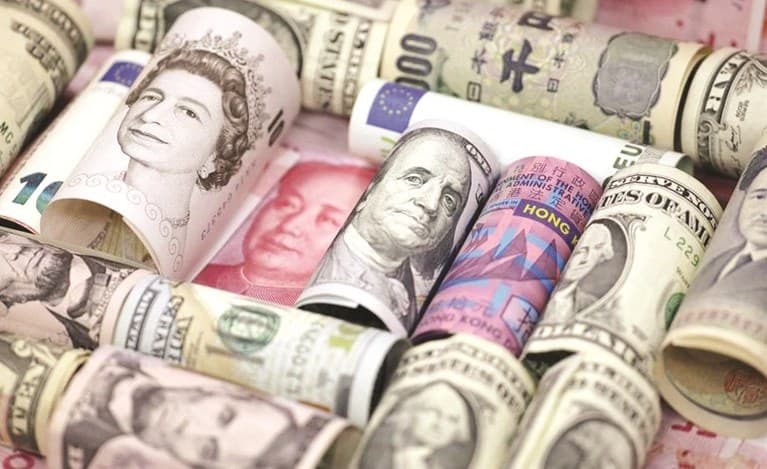 لماذا تزيد البنوك المركزية العالمية احتياطيها من النقد الأجنبي؟