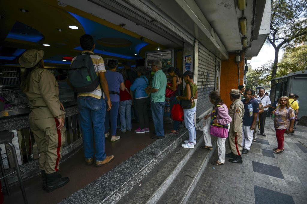 "حرب الخبز" تستعر في فنزويلا