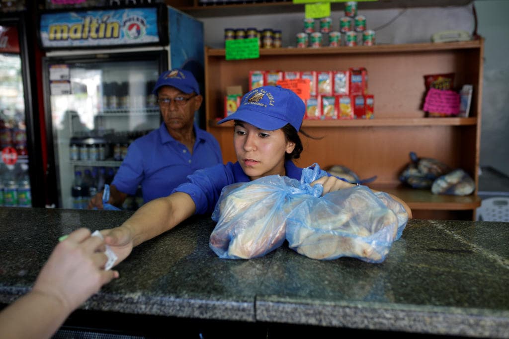 "حرب الخبز" تستعر في فنزويلا