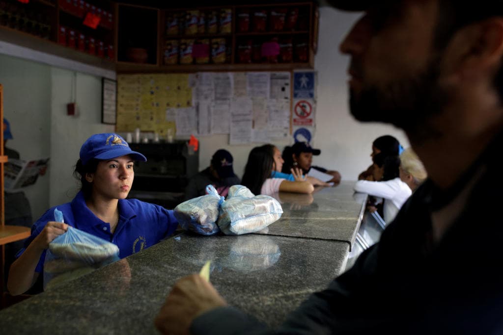 "حرب الخبز" تستعر في فنزويلا