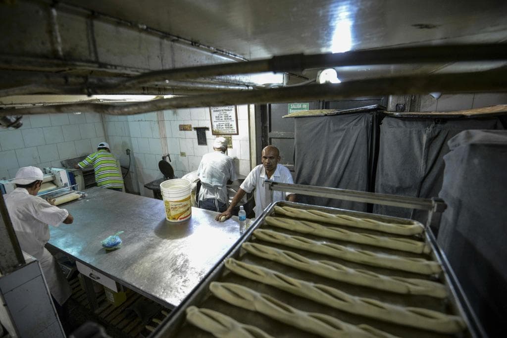 "حرب الخبز" تستعر في فنزويلا