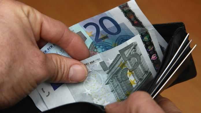 ثقة المستهلكين في منطقة اليورو تستقر في مارس