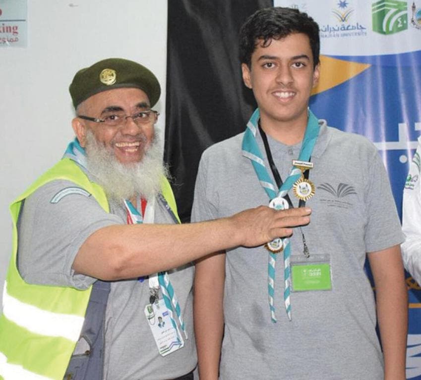 الرائد الكشفي ناصر الخليفي ..
40 عاما في رعاية الأطفال التائهين