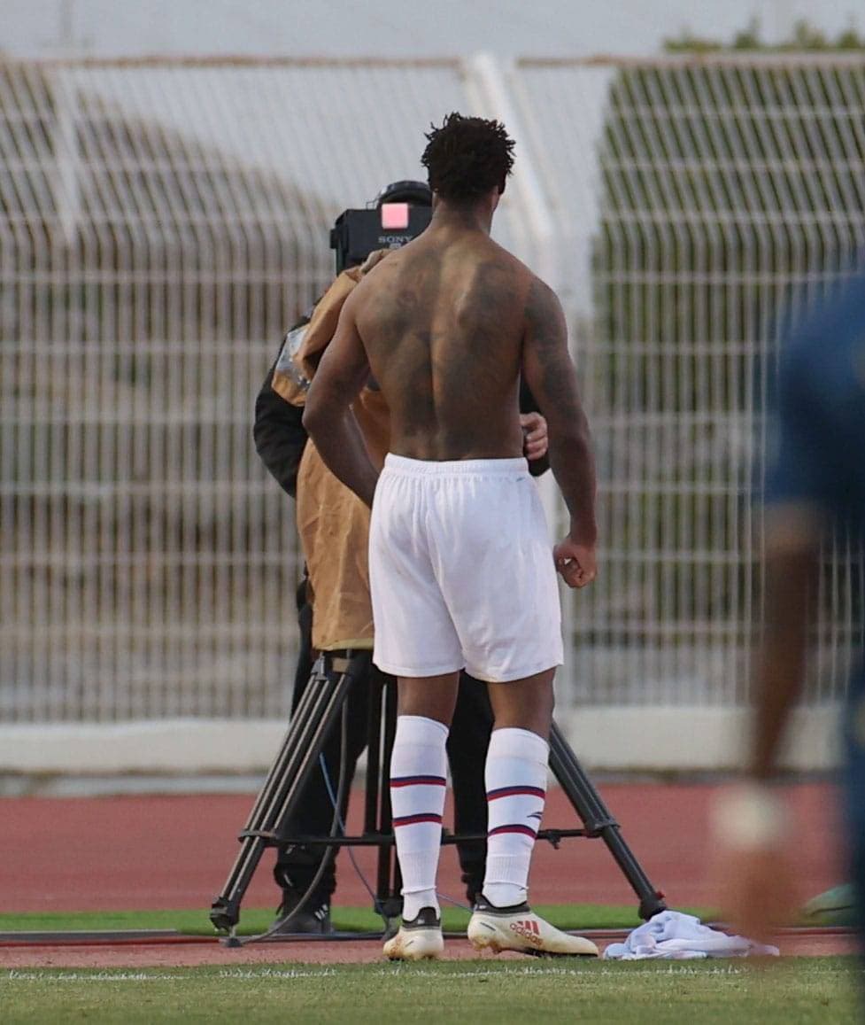 ستراندبيرج يحتفل بأحد أهدافه الثلاثة في العين. تصوير: عدنان مهدلي ـ "الاقتصادية".