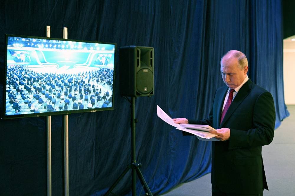 الرئيس الروسي فلاديمير خلال المؤتمر السنوي للحزب السياسي في موسكو أمس. "إ ب أ"