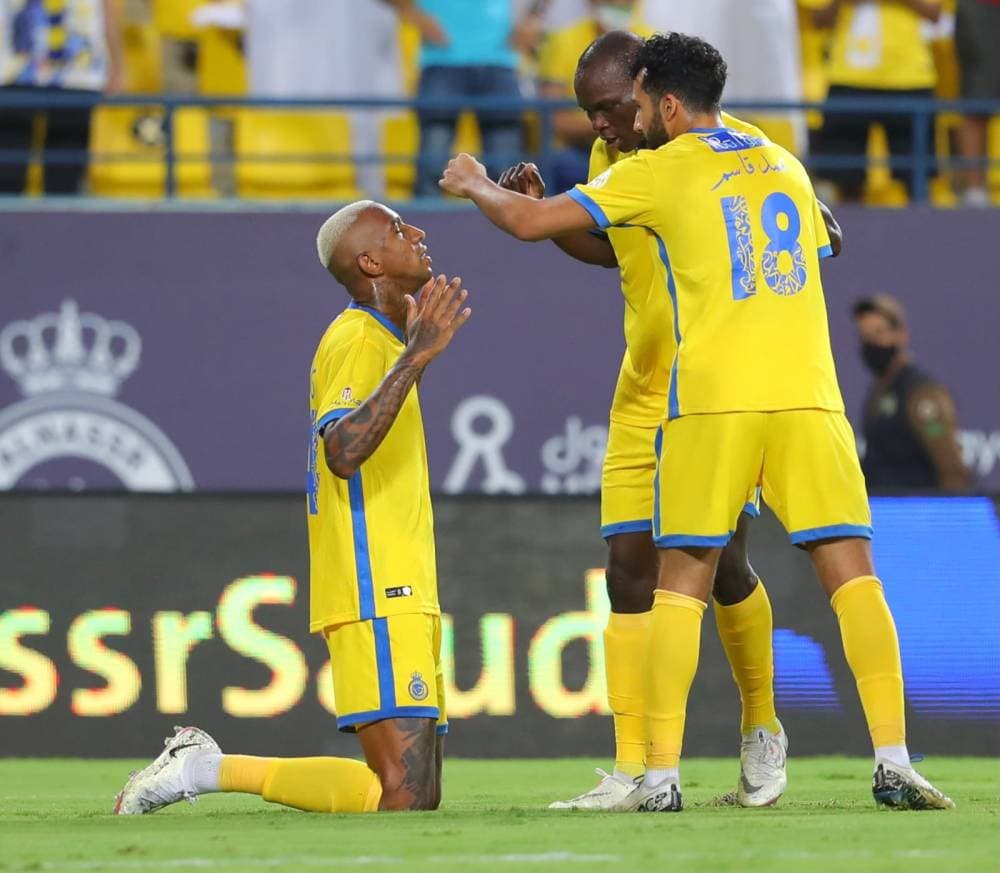 «فن جدة 39 - 21» .. أعمال معاصرة تمزج البساطة بالطبيعة والفنون