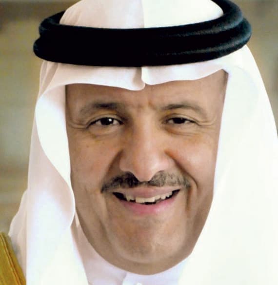 سلطان بن سلمان يوجه بتكريم الصحافي الراحل
عمر المضواحي