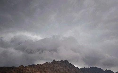 كتلة هوائية باردة تنخفض معها درجات الحرارة على شمال وغرب و وسط المملكة