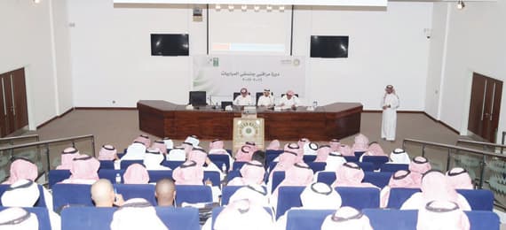 جانب من ورشة عمل مراقبي ومنسقي المباريات.