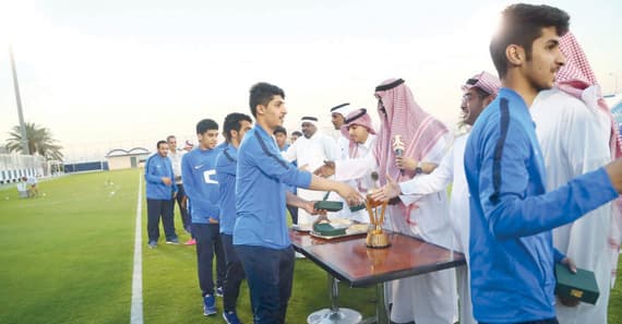 جانب من تتويج الهلال بالكأس.