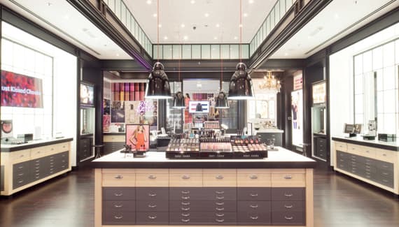 بلغ حجم المنتجات المخالفة التي جرى ضبطها من المستحضرات التجميل نحو 180 مليون وحدة,