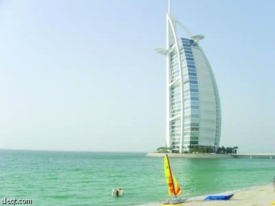 الإمارات تدعم دبي مالياً عبر دمج عقاري - مصرفي