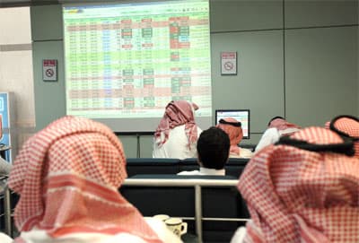 الأسهم السعودية تقلص خسائرها عند الإغلاق