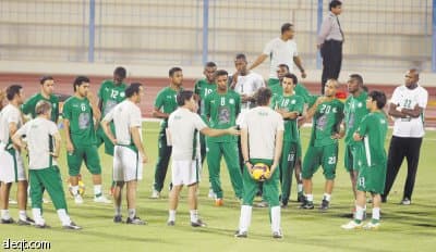 القحطاني ينثر الفرح في الأخضر .. والبعثة تغادر للبحرين