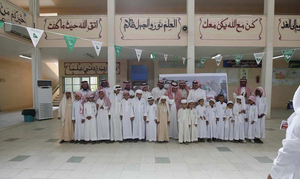 نائب وزير التربية والتعليم يجتمع بمنسوبي التعليم في جازان ويزور مركز الإيواء