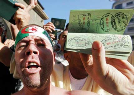 بين مصر والجزائر.. السودانيون منقسمون