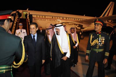 الملك وساركوزي.. تعاون اقتصادي وقضايا دولية على طاولة مباحثات الجنادرية