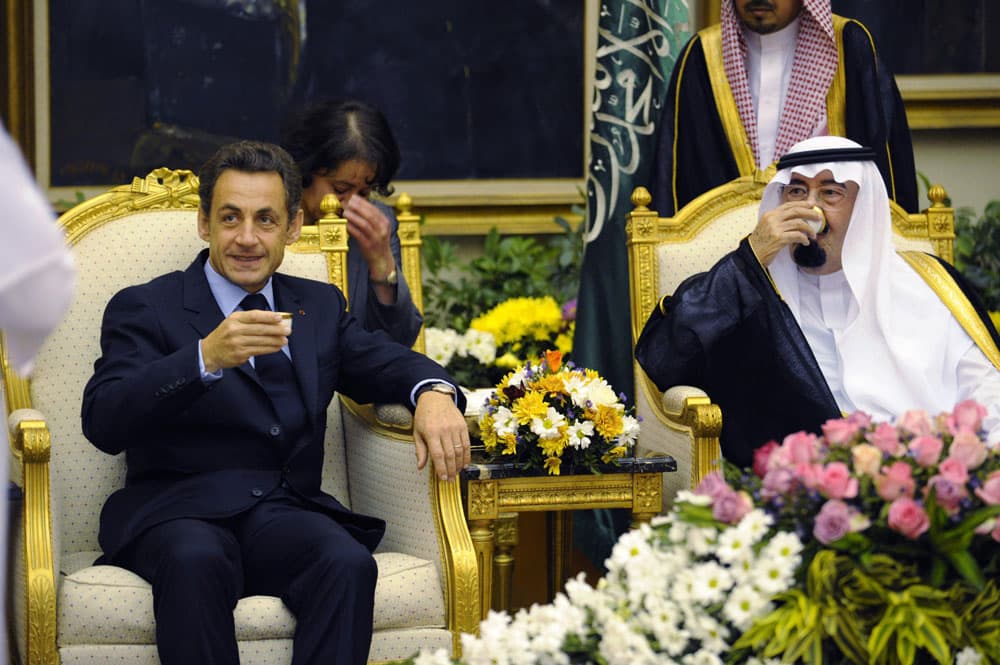 الملك وساركوزي.. تعاون اقتصادي وقضايا دولية على طاولة مباحثات الجنادرية