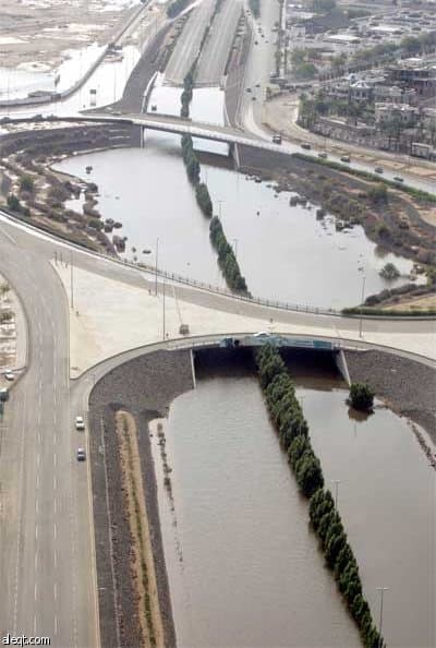 جدة بعد الكارثة .. "بحيرة المسك" تكشف التناقض.. الدفاع المدني يخلي المستشفيات والأمانة: ليست خطرة!