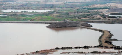 جدة بعد الكارثة .. "بحيرة المسك" تكشف التناقض.. الدفاع المدني يخلي المستشفيات والأمانة: ليست خطرة!