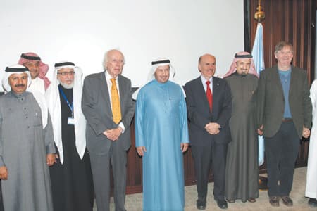 وزير الصحة يفتتح المؤتمر العالمي للمستجدات في جراحة الأوعية الدموية في جامعة الملك سعود