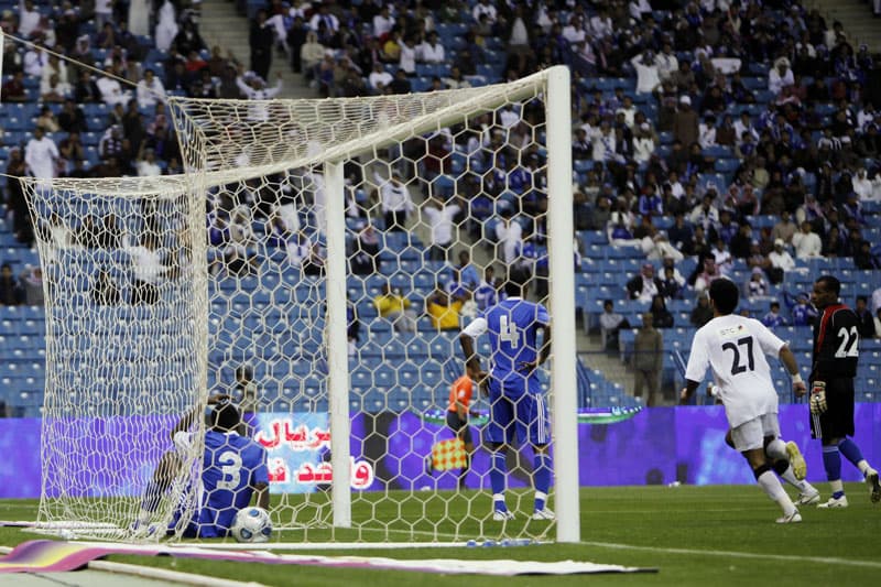 الشباب يقلب الطاولة على الهلاليين ويحرز كأس فيصل