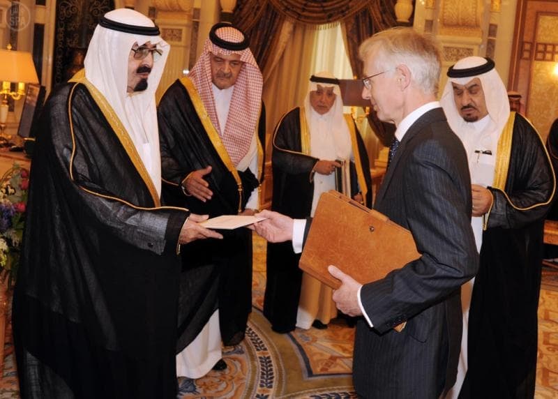 خادم الحرمين الشريفين يتسلم أوراق اعتماد عدد من السفراء