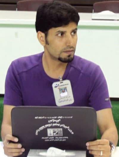 الهلال أسد وأنيابه تدافع عنه