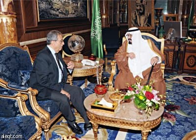 خادم الحرمين الشريفين يستقبل عمرو موسى