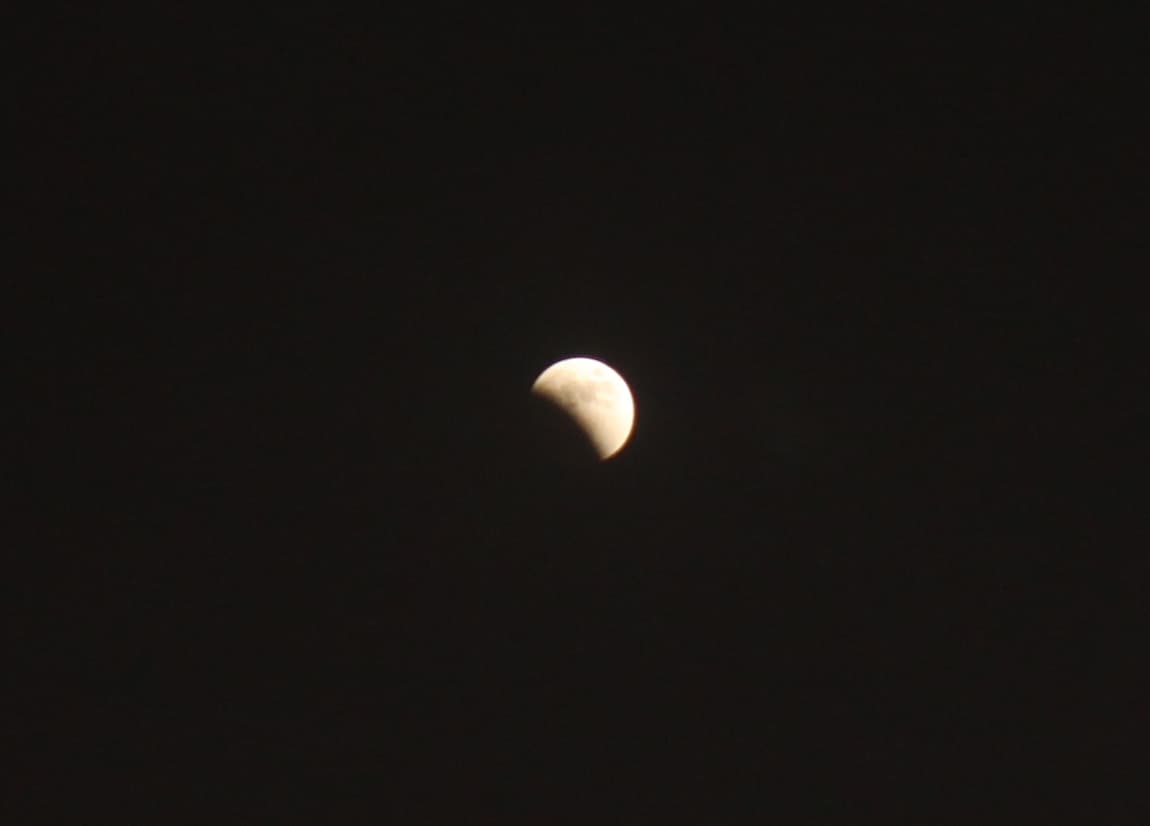 انجلاء الخسوف .. والمساجد السعودية تضج بالتضرع لله عز وجل