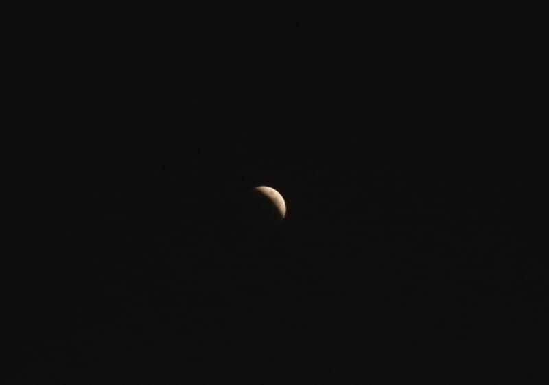 انجلاء الخسوف .. والمساجد السعودية تضج بالتضرع لله عز وجل